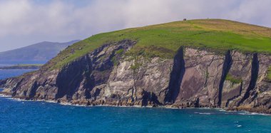 Dingle Yarımadası'nda yaban Atlantik yol harika İrlandalı sahilde