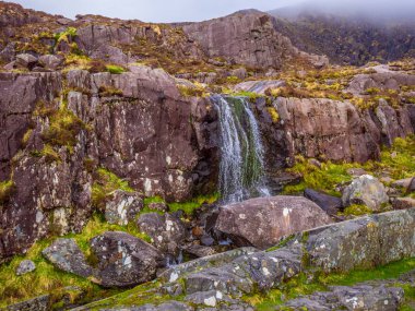 Connor Pass şelale - Dingle Yarımadası İrlanda üzerinde popüler Simgesel Yapı