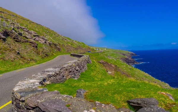 Nádherné malebné silnice na poloostrově Dingle v Irsku — Stock fotografie