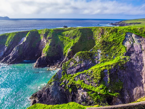 Hermosa costa oeste irlandesa en Wild Atlantic way — Foto de Stock