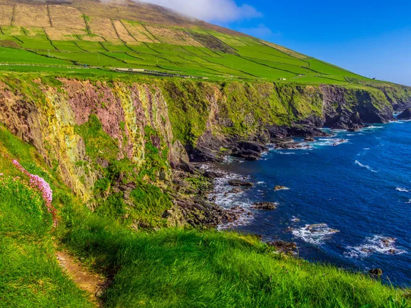 美丽的爱尔兰西部海岸在狂放的大西洋方式 — 图库照片
