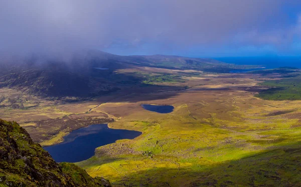 Awesome vidvinkel Flygfoto över Dingle halvön från Connor Pass — Stockfoto