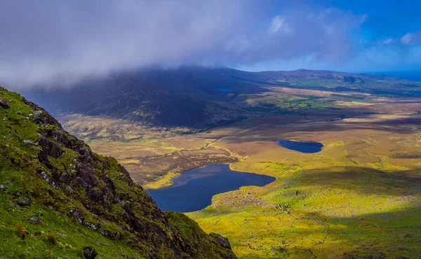 Impressionante vista aerea grandangolare sulla penisola di Dingle da Connor Pass — Foto Stock