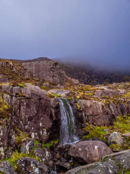 The Connor Pass Waterfall - punto di riferimento popolare sulla penisola di Dingle Irlanda — Foto Stock