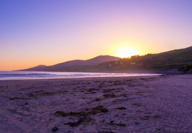 İnç Beach Dingle Yarımadası üzerinde güzel gün batımı