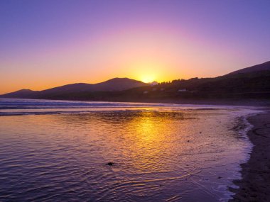 İnç Beach Dingle Yarımadası üzerinde güzel gün batımı