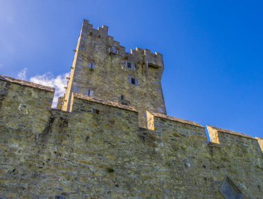 Killarney - ünlü bir dönüm noktası kalede Ross