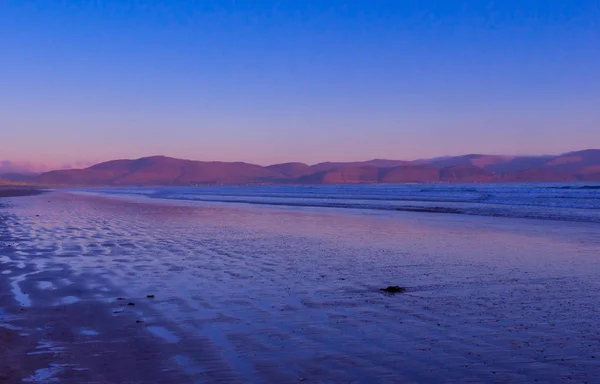 Belo pôr do sol sobre Inch Beach na Península de Dingle — Fotografia de Stock