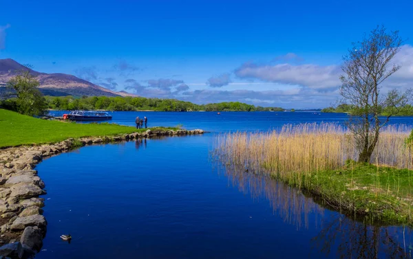 Nature impressionnante et eau bleue au parc national Killarney à Dingle — Photo