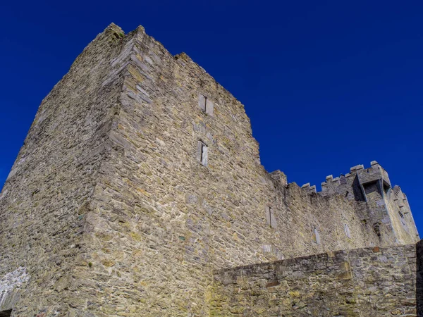 Ross Castle na krásný den - Killarney National Park — Stock fotografie