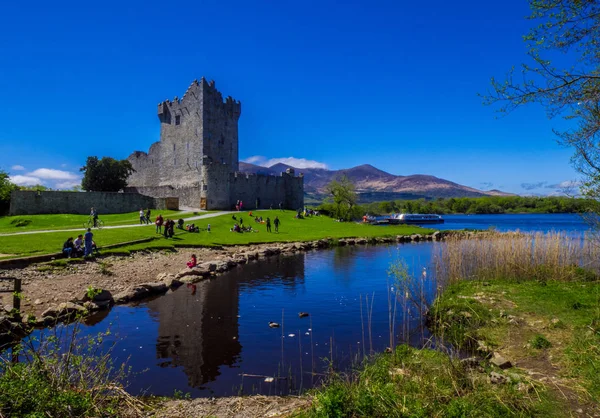 Schloss an einem schönen Tag - Killarney Nationalpark — Stockfoto