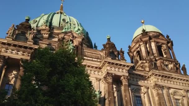 La fachada de la Catedral de Berlín — Vídeo de stock