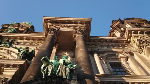 Die Fassade des Berliner Doms — Stockvideo