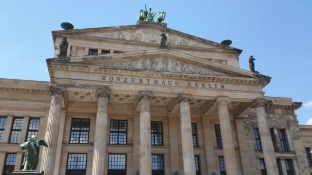 Salle de concert allemande sur la place Gendarmenmarkt à Berlin — Video