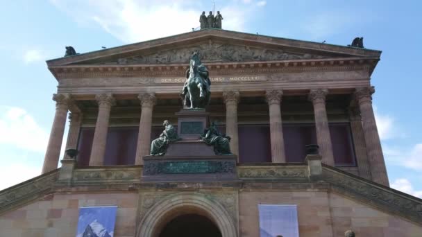 Old National Gallery op Museum Island in Berlijn — Stockvideo