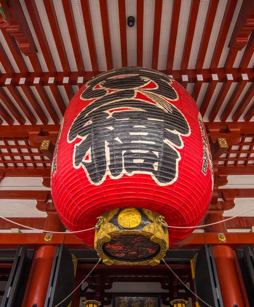 Huge paper lantern at Senso-ji Temple in Tokyo — Stock Photo, Image