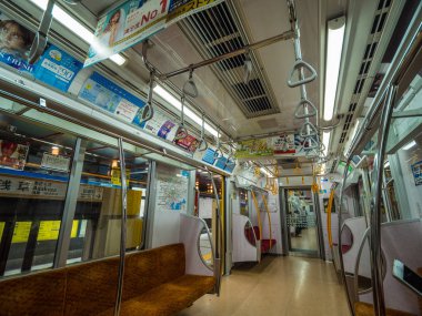 Tipik metro araba Tokyo - metro ve Japonya demiryolu - Tokyo, Japonya - 12 Haziran 2018
