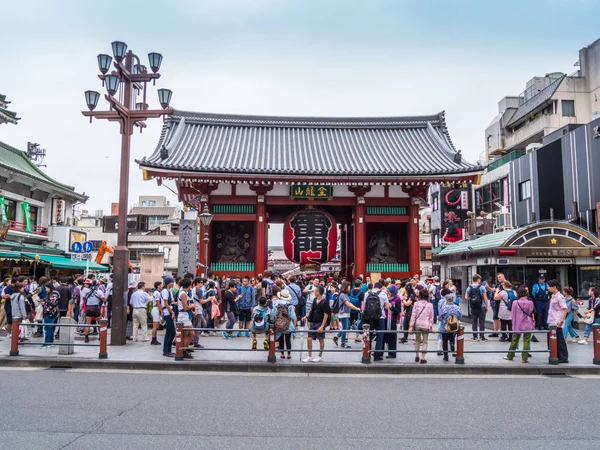Najbardziej znanych świątyni w Tokio - świątyni Senso-Ji w Asakusa - Tokio, Japonia - 12 czerwca 2018 r. — Zdjęcie stockowe