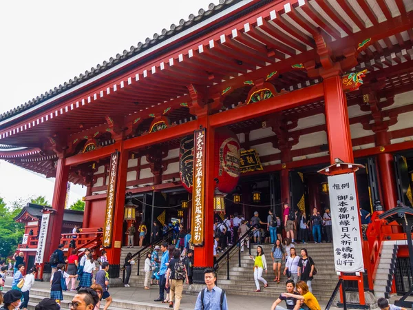 Temple Senso-Ji à Tokyo - Sensoji célèbre à Asakusa - TOKYO, JAPON - 12 JUIN 2018 — Photo