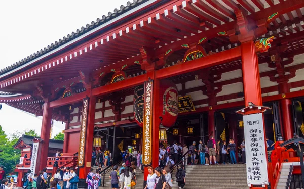 Templo Senso-Ji en Tokio - famoso Sensoji en Asakusa - TOKYO, JAPÓN - 12 DE JUNIO DE 2018 — Foto de Stock