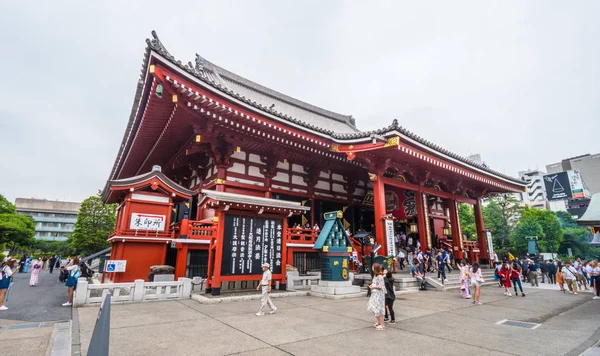 东京最著名的寺庙-浅草传感器寺-日本东京-2018年6月12日 — 图库照片