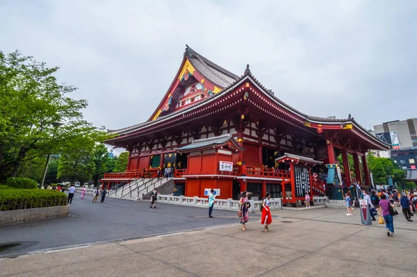 东京最著名的寺庙-浅草传感器寺-日本东京-2018年6月12日 — 图库照片