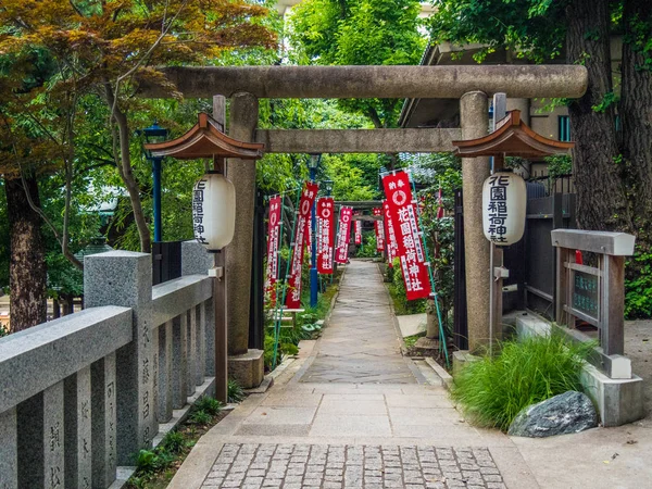 Beautiful Shrine at Ueno Park in Tokyo - TOKYO, JAPAN - JUNE 12, 2018 — Stock Photo, Image