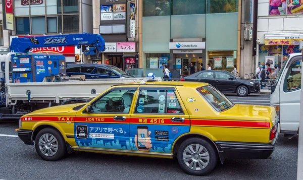 Tokyo Taxi in der Stadt - Tokyo, Japan - 12. Juni 2018 — Stockfoto