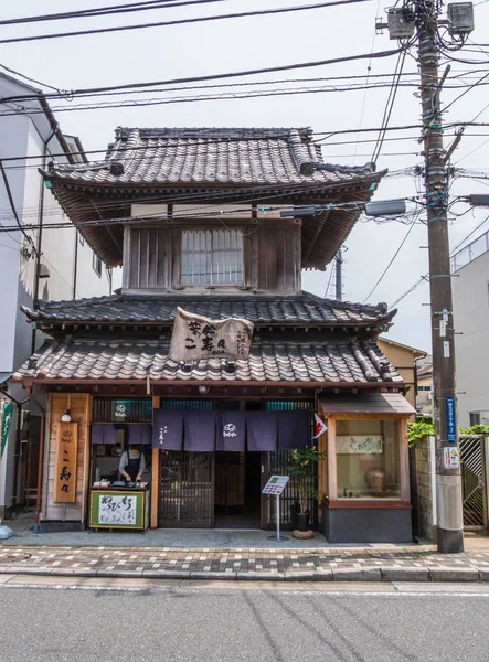 Tipico edificio in stile antico giapponese a Kamakura - TOKYO, GIAPPONE - 12 GIUGNO 2018 — Foto Stock