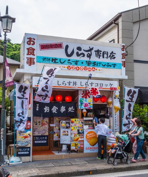 Japanese Ice cream shop in the streets of Kamakura - TOKYO, JAPAN - JUNE 12, 2018 — Stock Photo, Image