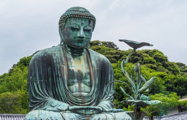 Dünya ünlü Daibutsu Buda - Kamakura büyük Buda heykeli - Tokyo, Japonya - 12 Haziran 2018