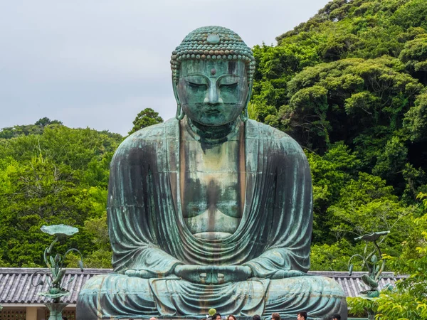 Híres nagy Buddha a Kamakura Daibutsu templom - Tokió, Japán - 2018. június 12. — Stock Fotó