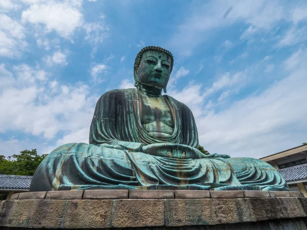 Híres nagy Buddha a Kamakura Daibutsu templom - Tokió, Japán - 2018. június 12. — Stock Fotó