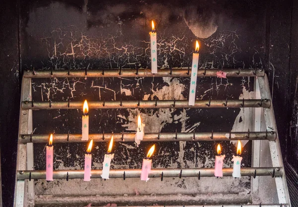 Свічок в буддійський храм в Японії - Токіо, Японія - 12 червня 2018 — стокове фото