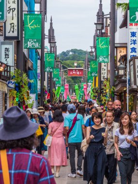 En ünlü caddesi Kamakura - popüler Komachi Caddesi - Tokyo, Japonya - 12 Haziran 2018