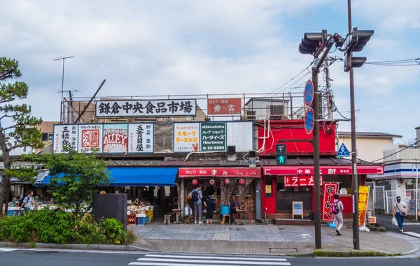 Colorful shops in the streets of Kamakura - TOKYO, JAPAN - JUNE 12, 2018 — Stock Photo, Image