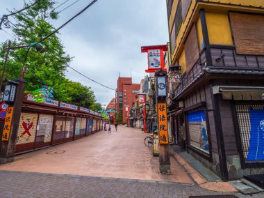 Eski geleneksel ahşap Japon tarihi bölgesinde Tokyo Asakusa - Tokyo, Japonya - 12 Haziran 2018 evler.