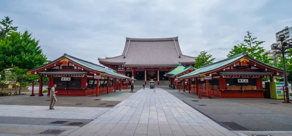東京・浅草の浅草寺寺 - 東京都 - 2018 年 6 月 12 日の最も有名な寺院 — ストック写真