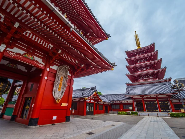 Leghíresebb temploma - a Senso-Ji templom Asakusa - Tokyo, Tokió, Japán - 2018. június 12. — Stock Fotó