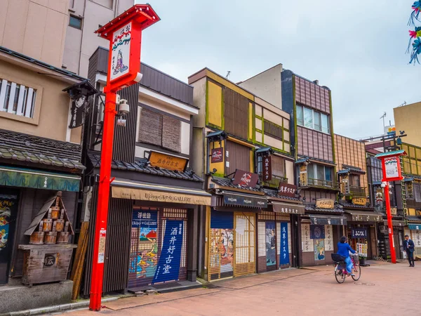 Ιστορική περιοχή με παλιά παραδοσιακά ιαπωνικά ξύλινα σπίτια στην Ασακούσα Τόκιο - Τόκιο, Ιαπωνία - 12 Ιουνίου 2018 — Φωτογραφία Αρχείου