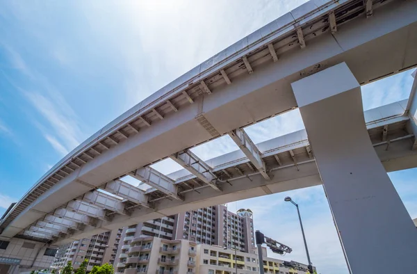 Japan rail tracks over the streets of Tokyo - TOKYO, JAPÓN - 12 DE JUNIO DE 2018 —  Fotos de Stock