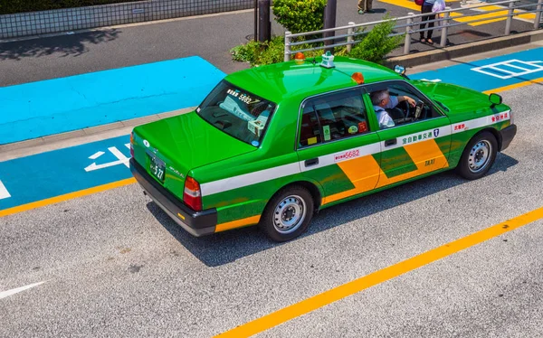 Tokyo Taxi in der Stadt - Tokyo, Japan - 12. Juni 2018 — Stockfoto