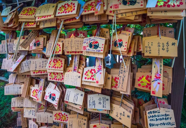 Schöner kleiner buddhistischer schrein in korakuen tokyo - tokyo, japan - 12. juni 2018 — Stockfoto