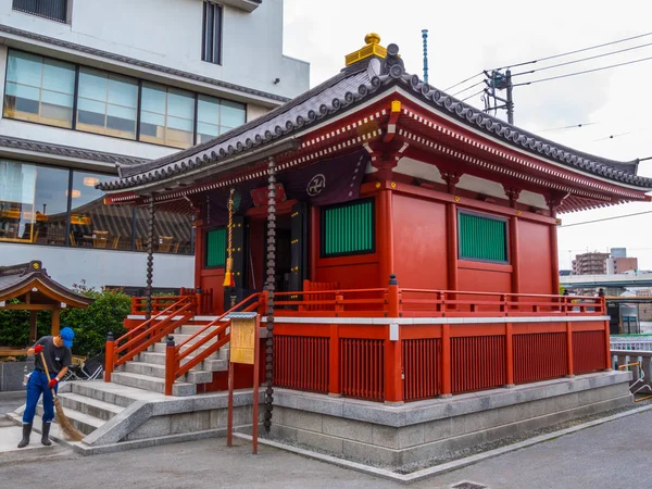 Малий Shrine у Токіо Асакуса - Токіо, Японія - 17 червня 2018 — стокове фото