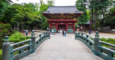 Nezu Jinja tapınak - Tokyo Bunkyo içinde ünlü Shinto tapınak - Tokyo, Japonya - 17 Haziran 2018