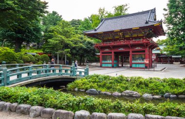 Nezu Jinja tapınak - Tokyo Bunkyo içinde ünlü Shinto tapınak - Tokyo, Japonya - 17 Haziran 2018