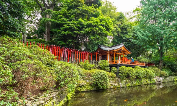 Santuario de Nezu Jinja - el famoso santuario sintoísta en Tokio Bunkyo - TOKYO, JAPÓN - 17 DE JUNIO DE 2018 — Foto de Stock