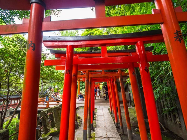 Santuario Nezu Jinja - il famoso santuario shintoista di Tokyo Bunkyo - TOKYO, GIAPPONE - 17 GIUGNO 2018 — Foto Stock