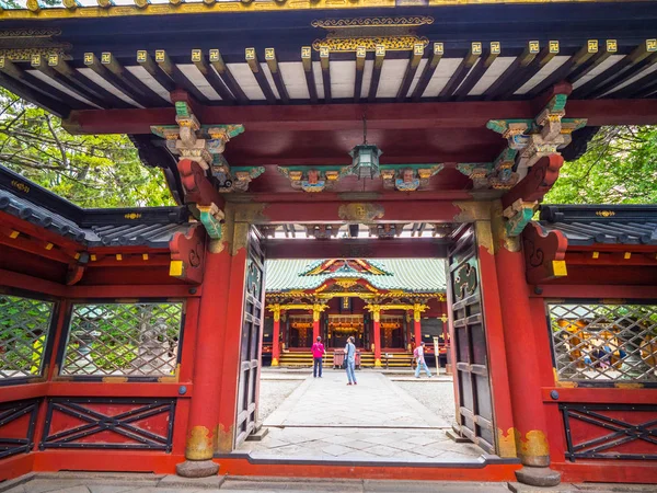 Berömda Shinto helgedom i Tokyo - den Nezu Jinja i Bunkyo - Tokyo, Japan - 17 juni 2018 — Stockfoto