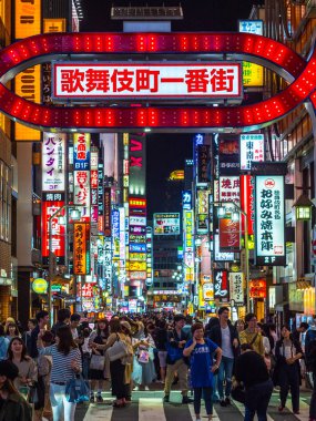 Kabukicho Gate Shinjuku - Tokyo gece hayatı - Tokyo, Japonya - 17 Haziran 2018